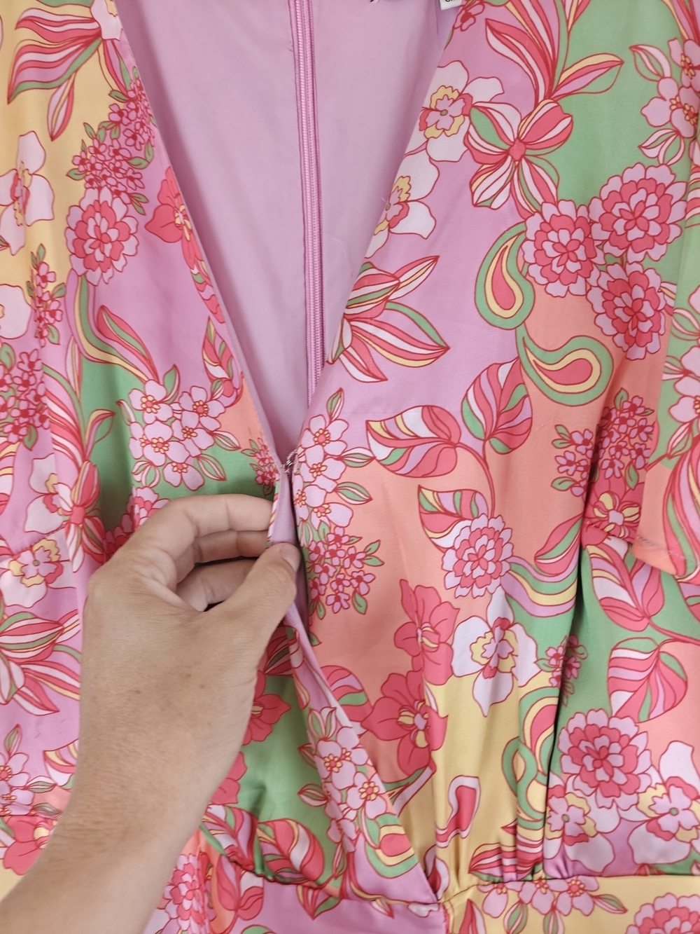 Adelyn Rae Bright Floral Ruched Bodycon Mini Dress – Spring Ready, Size M - Picture 8 of 13